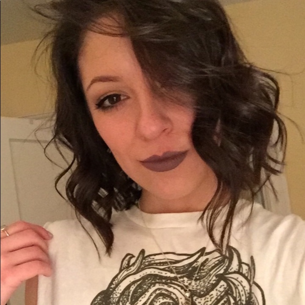 Meet your Posher, Chloe